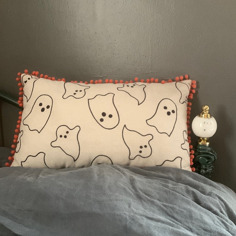 Kirkland ghost pillow